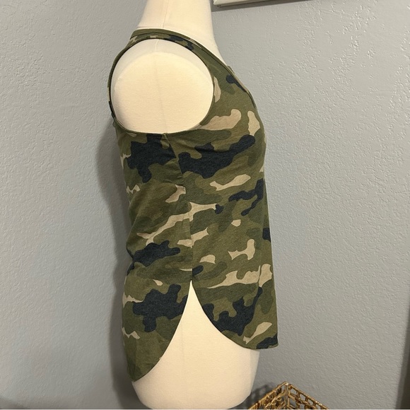 EXPRESS Camo Tank - Picture 3 of 4